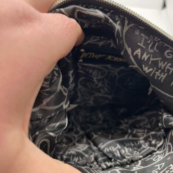 Betsy Johnson Rose print vibrant cross body, perfect condition - Picture 2 of 15